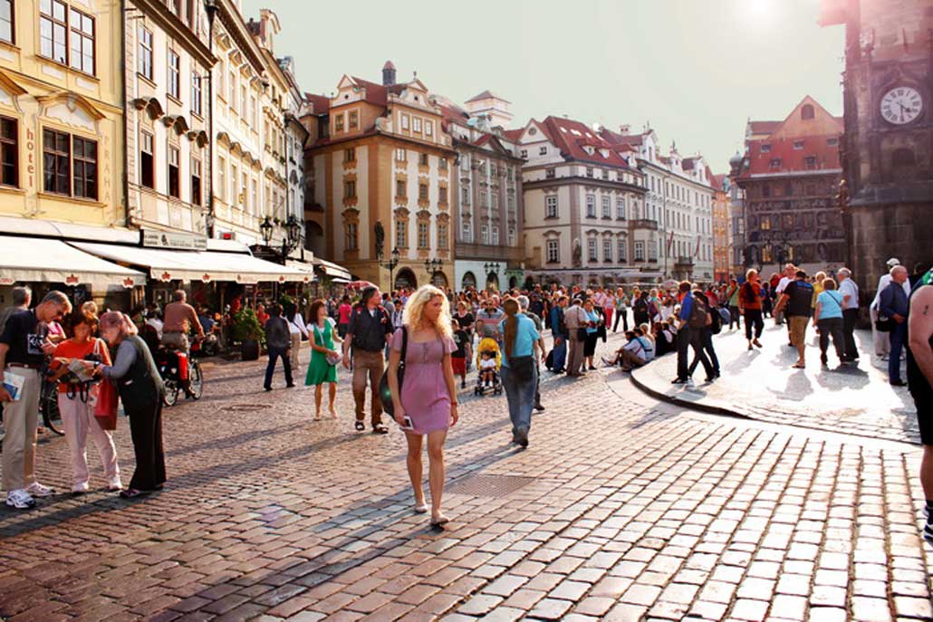 Гуляй европа. Прага Чехия население. Прага население численность. Прага 1 численность населения. Прогулки по городу.